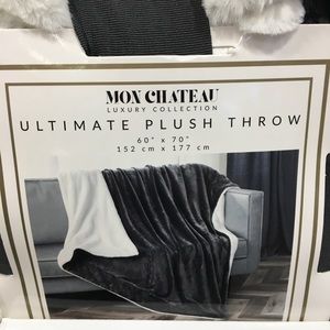 Mon Chateau Luxury Plush Throw blanket Grey/white
